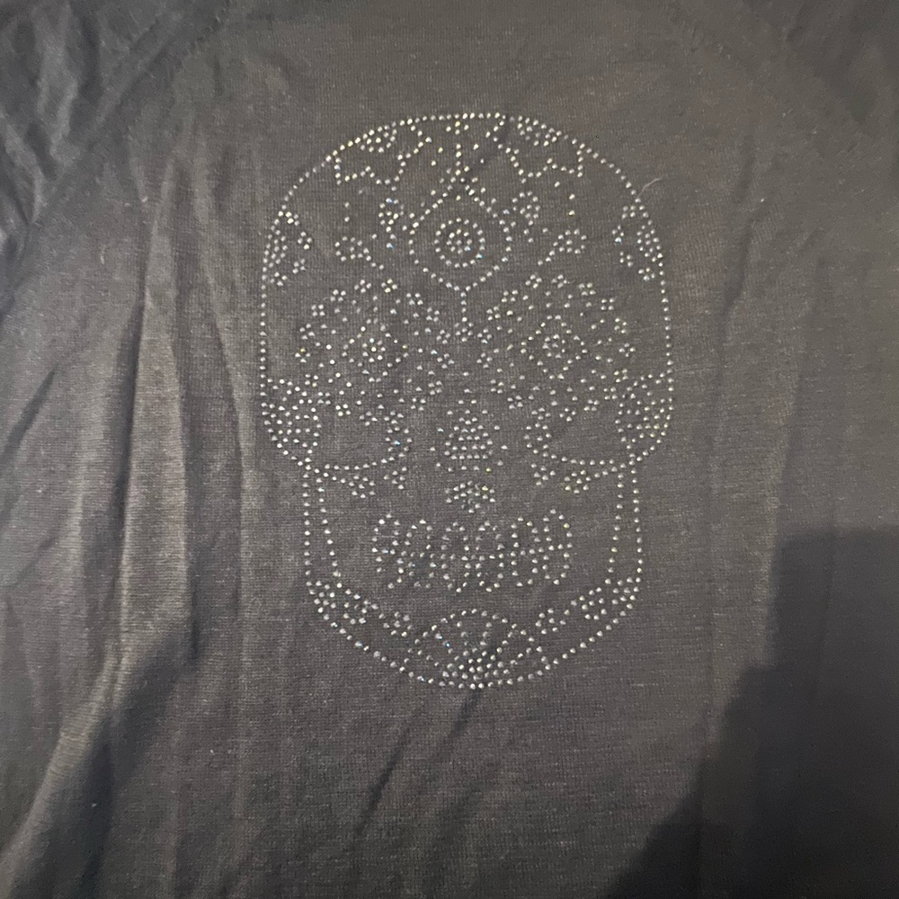 Skull cashmere short sleeve top with skull stones on back
